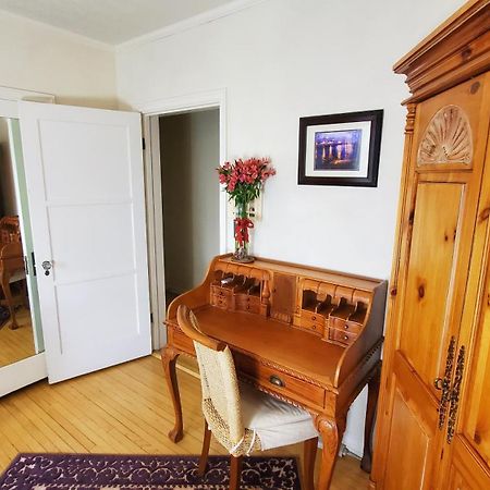 The Patrician Hollywood Universal Pasadena Room photo