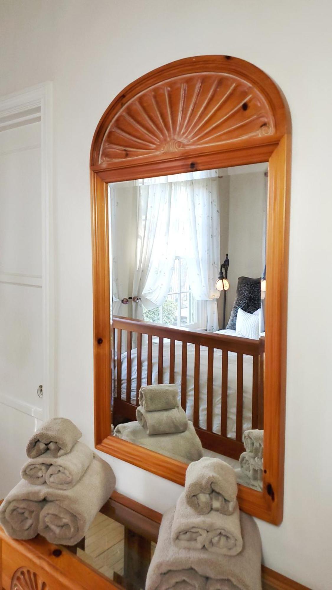 The Patrician Hollywood Universal Pasadena Room photo