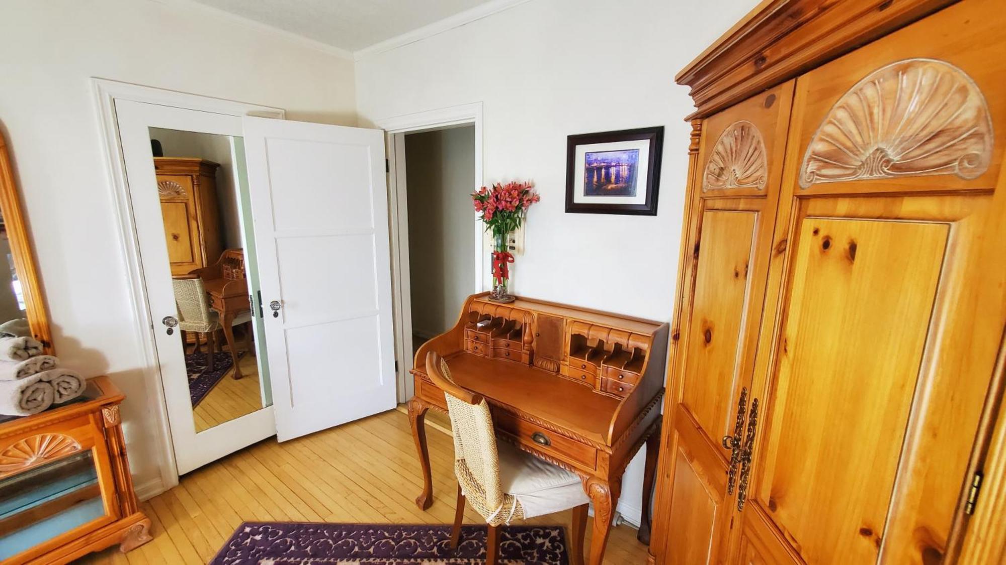 The Patrician Hollywood Universal Pasadena Room photo