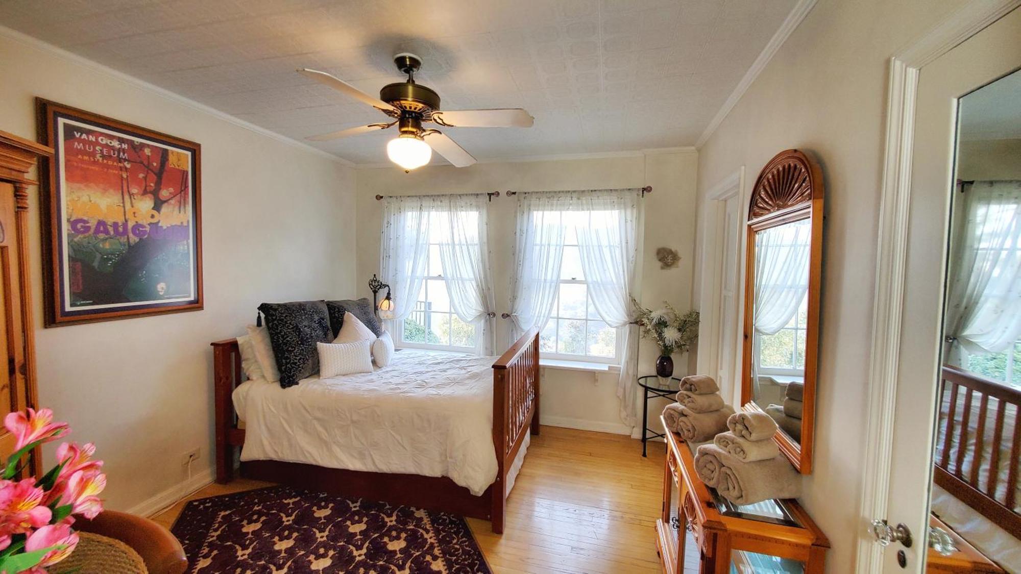 The Patrician Hollywood Universal Pasadena Room photo